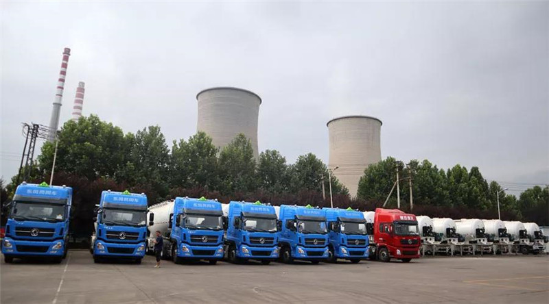 粉粒物料運(yùn)輸半掛車