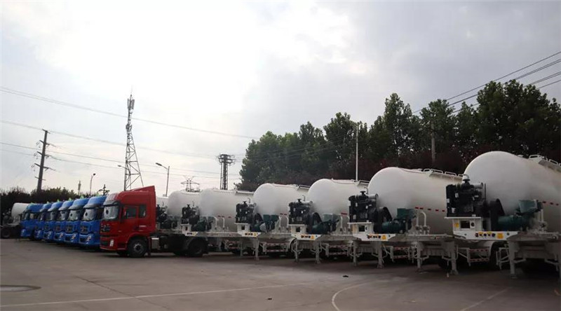 粉粒物料運(yùn)輸半掛車