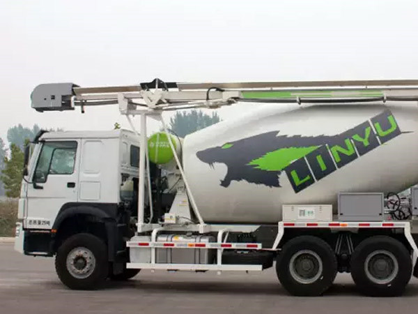 皮帶輸送式自施工攪拌車(chē)