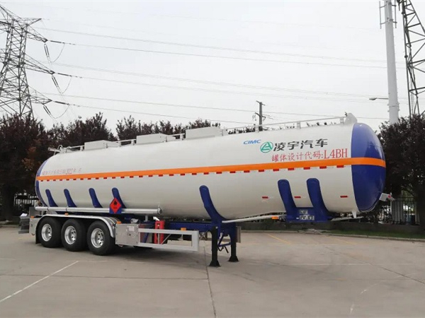 中集凌宇新款鋁合金易燃液體運輸車來了！