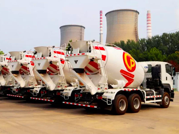 攪拌車銷售一手播報：又一批凌宇攪拌車揚(yáng)帆海外！